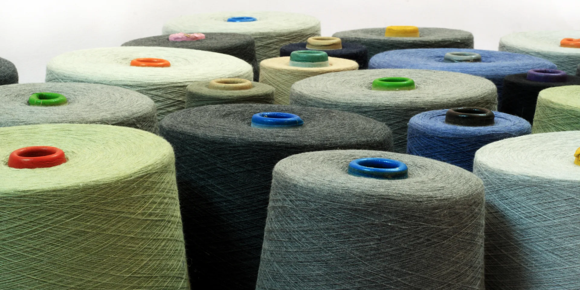 Recycled polyester fibers and yarns